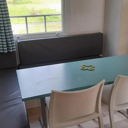 Mobil Homes 6 Et 8 Places - De Bairon 08 - Emplacement Exceptionnel Bord De Le Chesne (Ardennes)