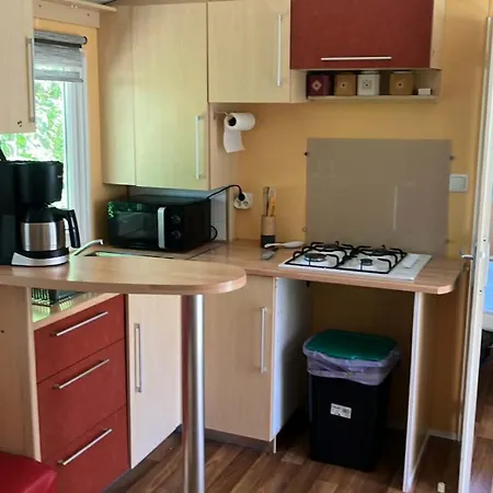 Mobil Homes 6 Et 8 Places - De Bairon 08 - Emplacement Exceptionnel Bord De Camping *